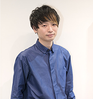 ディレクター　愛島　健司